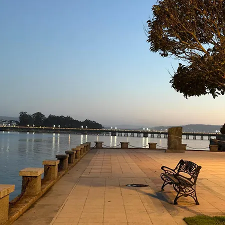 Sol E Lua En El Centro De * O Grove